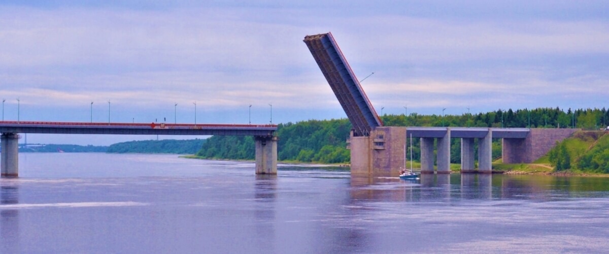 В ЛЕНОБЛАСТИ ВРЕМЕННО ПЕРЕКРОЮТ ДВИЖЕНИЕ ЧЕРЕЗ ЛАДОЖСКИЙ МОСТ
