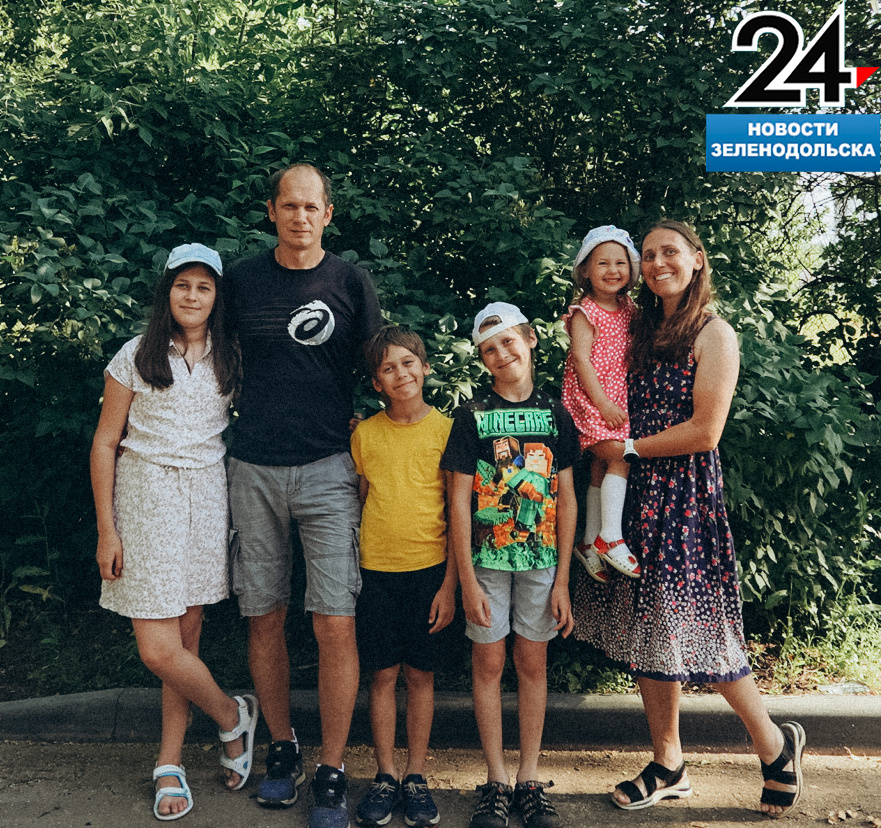 В семье Романа и Александры Киселёвых все дети на букву «м»: Мировслава, Мирон, Макар, Марьяна!