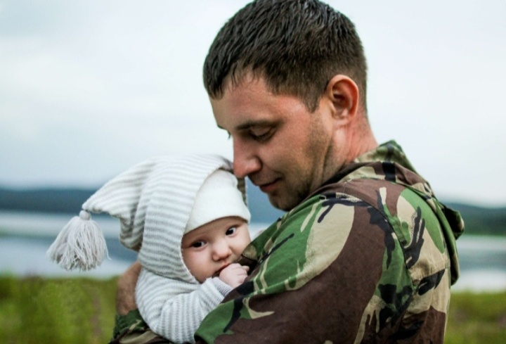 Папа с Дашей(2 месяца). Первый отдых с палатками.