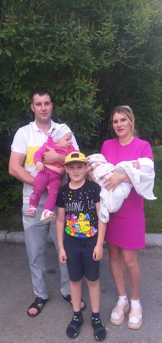 Выписка с близняшками.