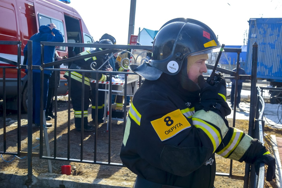    В Нижневартовске пожарные спасли пять человек при пожаре в жилом доме