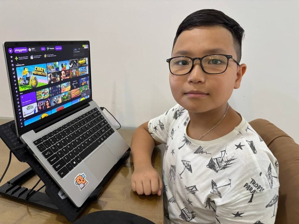 ⚡️11-летний IT-специалист написал код для целой корпорации: программу, созданную Дамиром Булдаковым, выкупила крупная веб-игровая платформа Playgama. Дамир свободно пишет код на JavaScript и уже получил свою первую зарплату. Он начал изучать программирование с третьего класса, осваивая всё самостоятельно с помощью SoloLearn, YouTube и Stack Overflow.

А теперь вспомните, что вы делали в 11 лет?