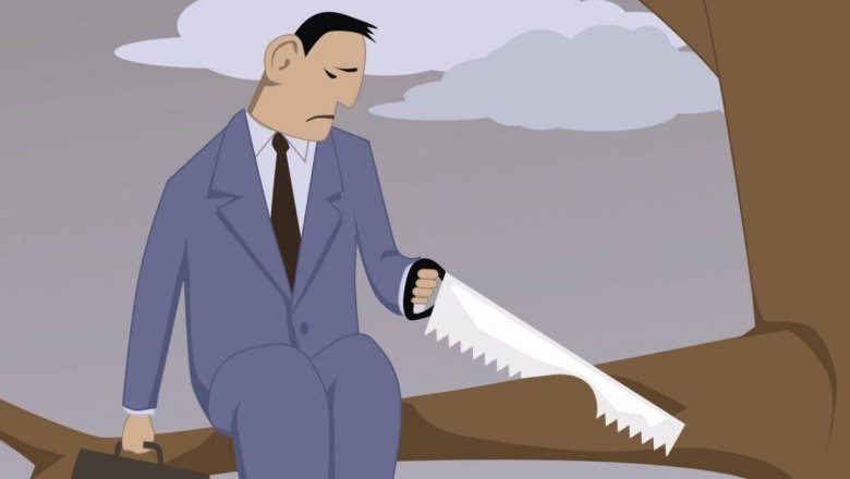 "Хочешь быть незаменимым — готовься быть последним, кто останется объяснять, почему всё развалилось"