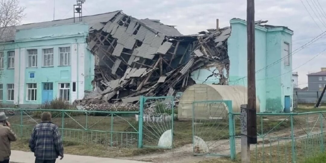 Школа в Татарске, что в 180 км от Омска, рухнула за секунды