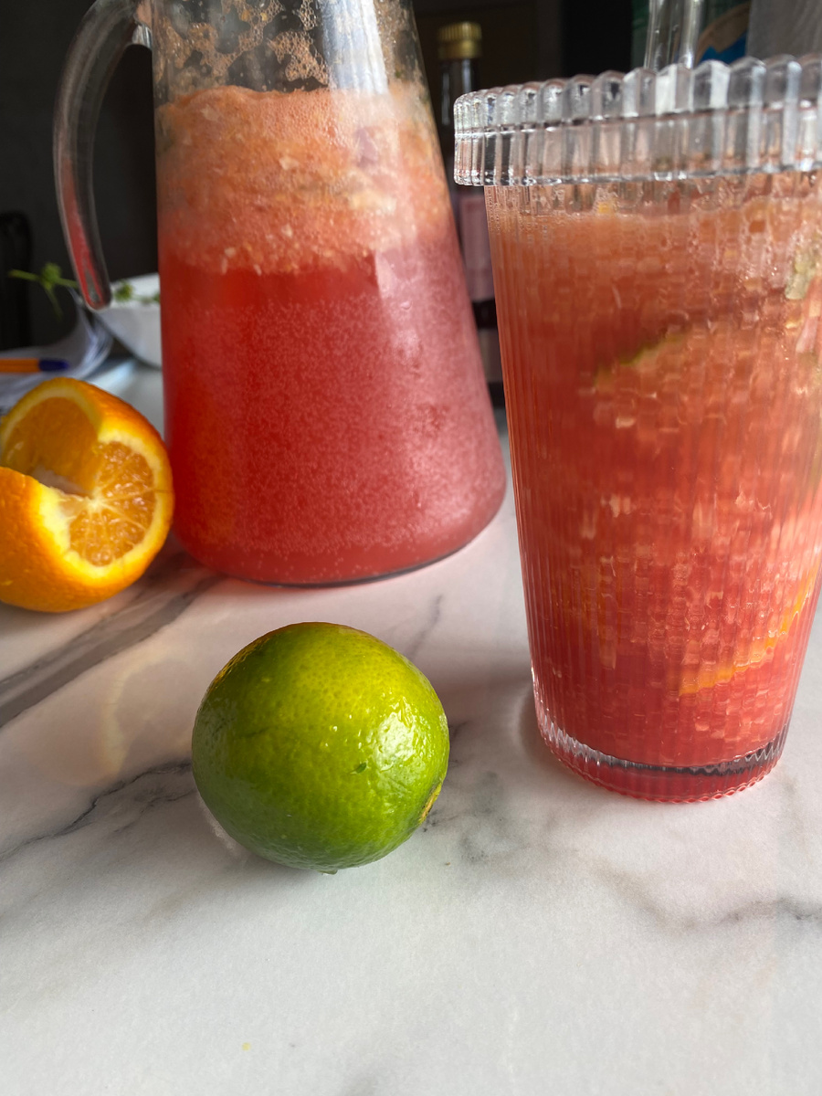 Освежающий лимонад.