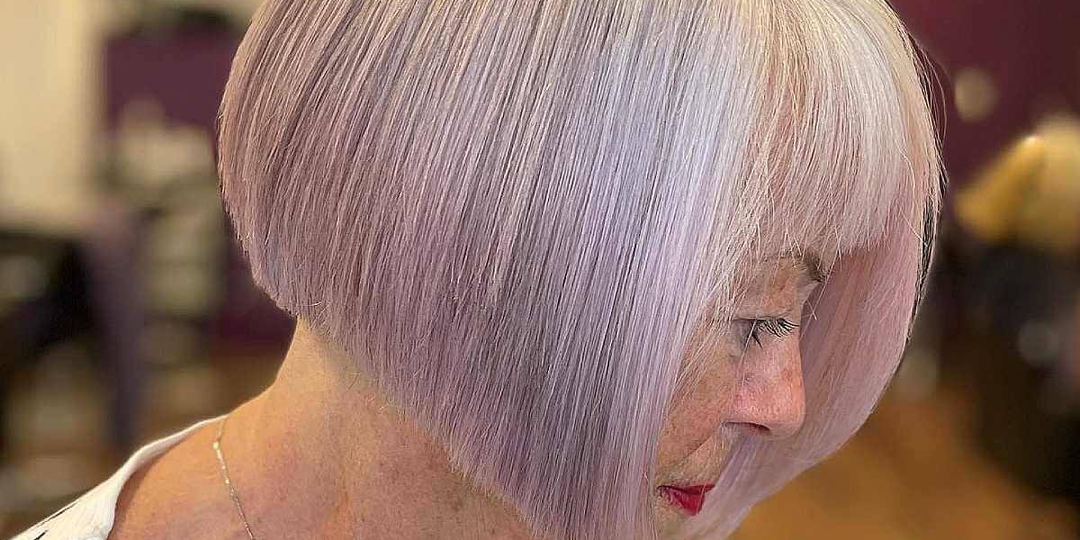 История клиентки: зачем женщина 60+ решилась на розовые волосы