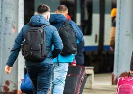    В Верховной раде требуют закрыть границу, чтобы остановить отток молодёжи