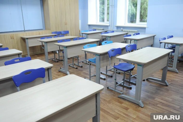 В Татарске обрушилось здание рабочей школы
Фото: Вадим Ахметов © URA.RU