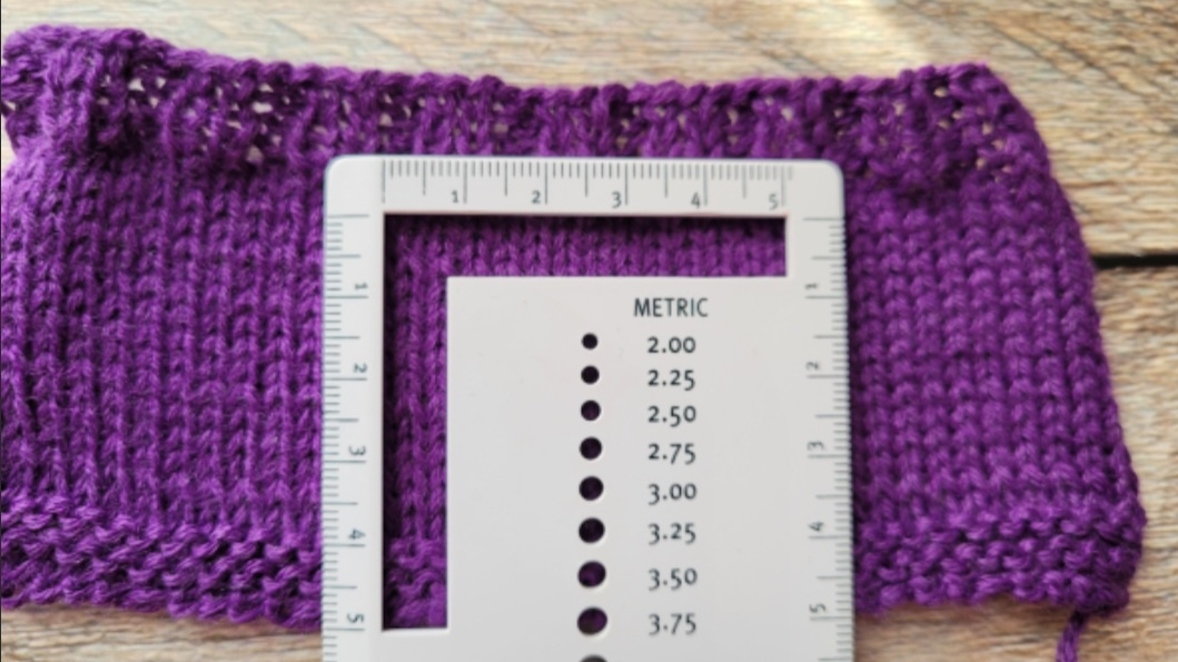 И этот образец, для второго варианта джемпера, меня вполне устроил👌