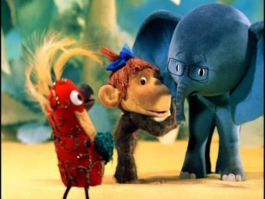 Позабавила подпись к данному кадру в одном из юмористических каналов про спорт: "Маркиньос жалуется Федуну на Максименко, что тот не может отбить ни одного мяча"))