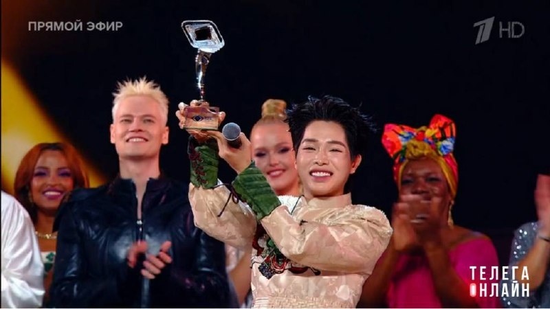 Не на первом плане...