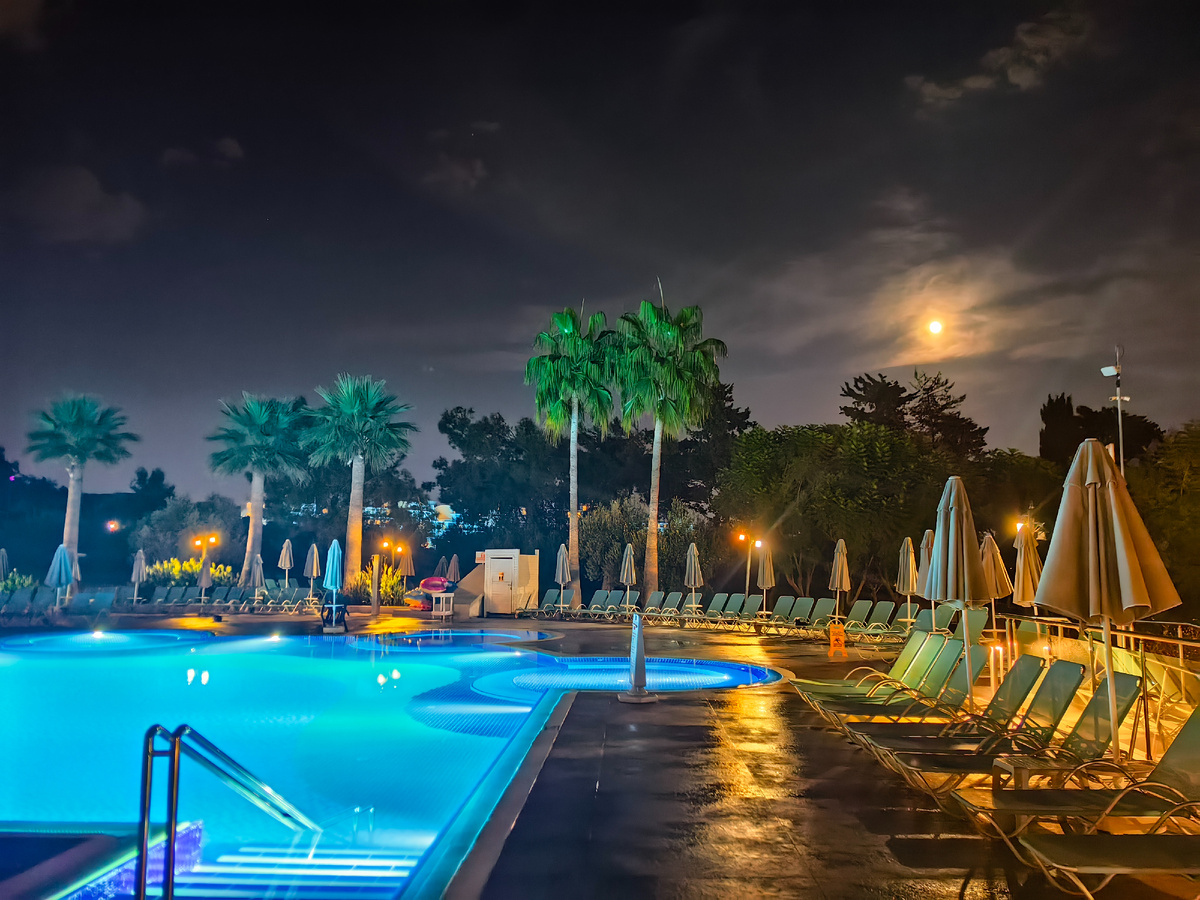 Центральный бассейн вечерм