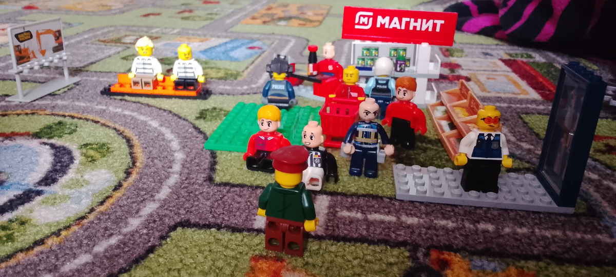 Делал где-то 20 минут 🏪