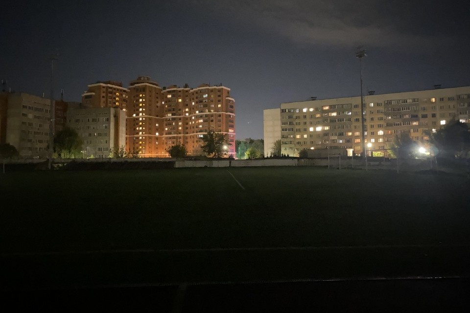    Руководители «Золотых куполов» и стадиона «Локомотив» как-то по-своему понимают призыв властей заниматься физкультурой и спортом.