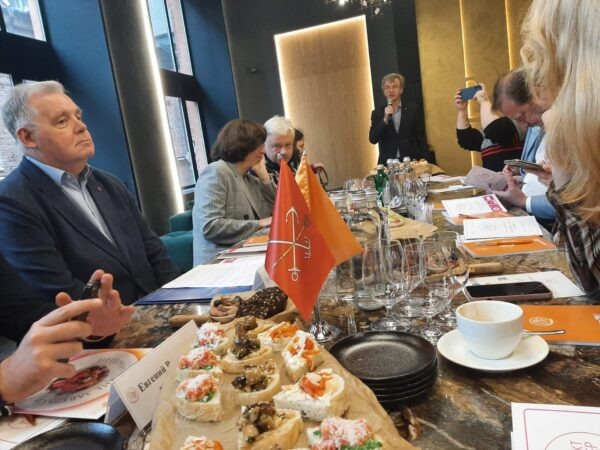 Круглый стол на тему петербургского завтрака собрал рестораторов, журналистов и представителей комитетов Смольного