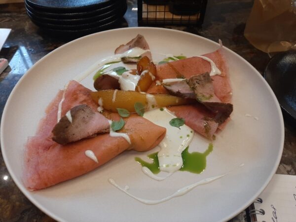 В меню петербургских ресторанов непременно входят розовые блины Арины Родионовны, няни Пушкина, в различных вариациях