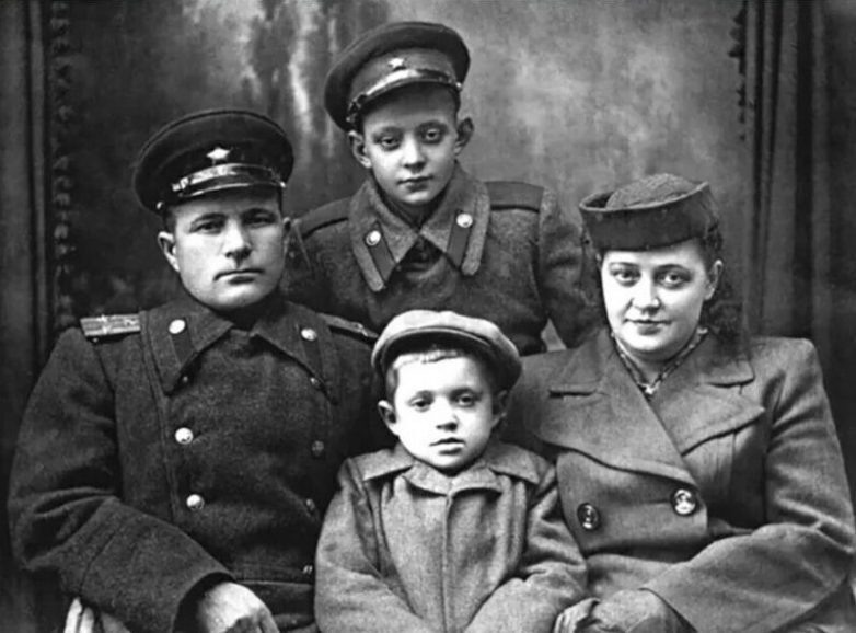 Лев Перфилов в детстве / фото из открытых источников