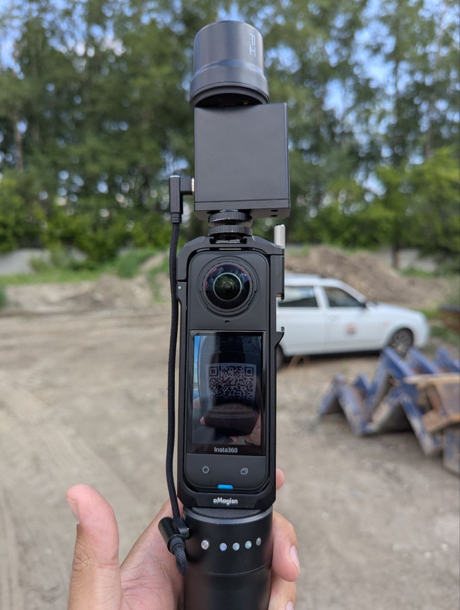 Pigo Lite установленный на камеру INSTA360X5
