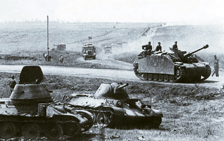 Вражеская САУ StuG III Ausf. G едет мимо подбитых советских танков Т-34, лето 1943 г.
