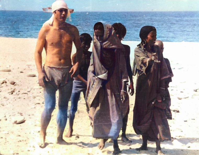 Знакомство с местными жителями на африканском острове Сокотра.  Фото автора.