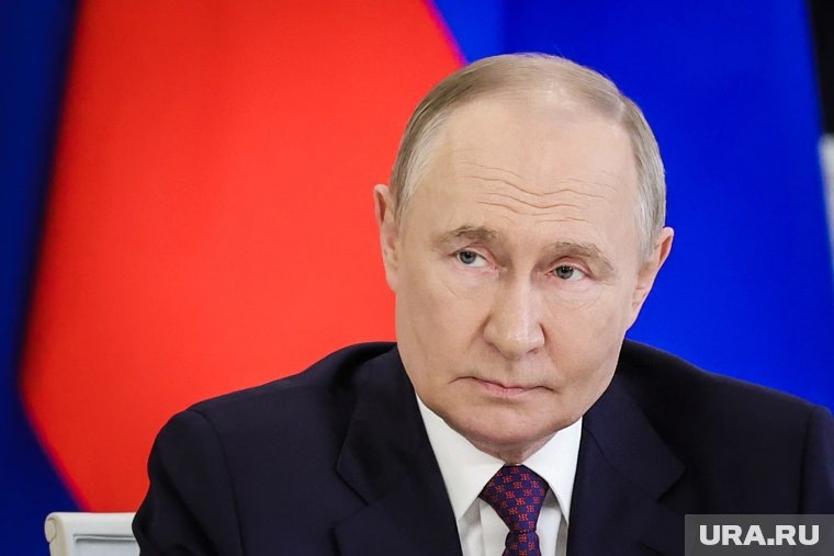    На Путина чуть не упал мотоцикл