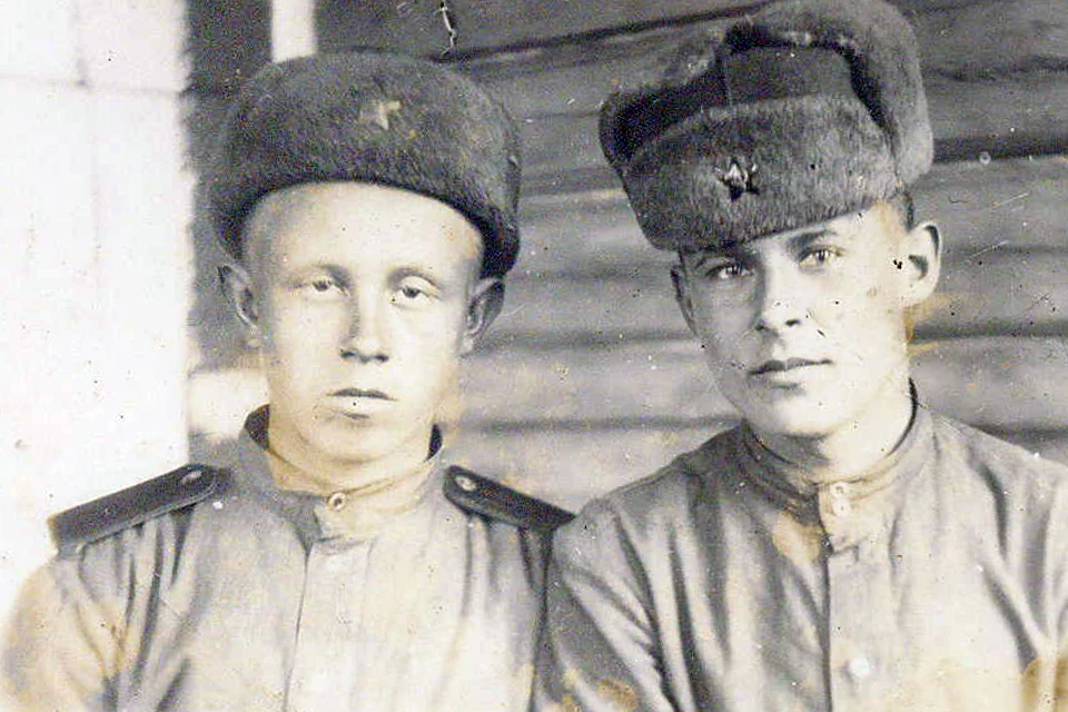 Двоюродные братья Борис Федосеев (слева) и Анатолий Николаев.

WWW.KP.RU