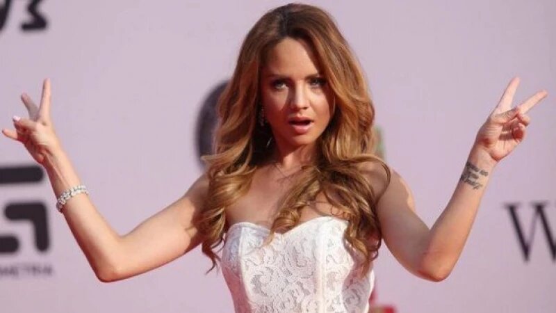     Певица Максим. Открытые источники.