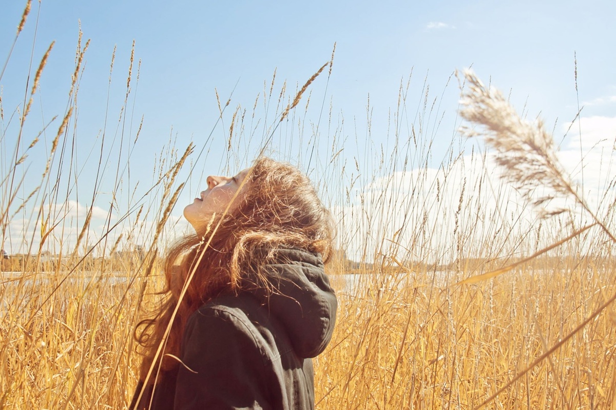 автор канала на берегу Ангары