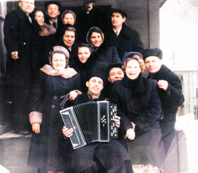 1. Чувство общности и единого советского народа, соседи ближе родственников