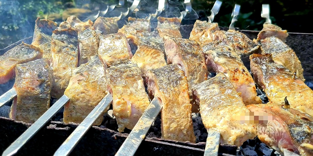 Не мясом единым: Шашлык из рыбы на мангале, который заставит вас забыть о свинине