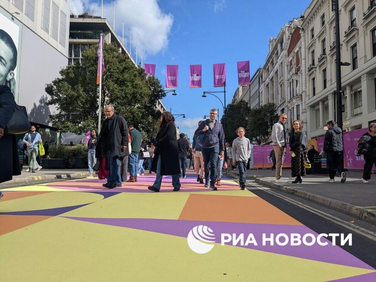    Городские власти Лондона на один день закрыли для машин Оксфорд-стрит© РИА Новости