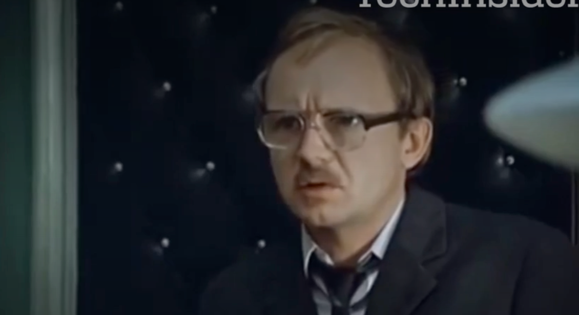    На самом деле Новосельцев не любил ни "мымру", ни жену - кто же был ему дорог?