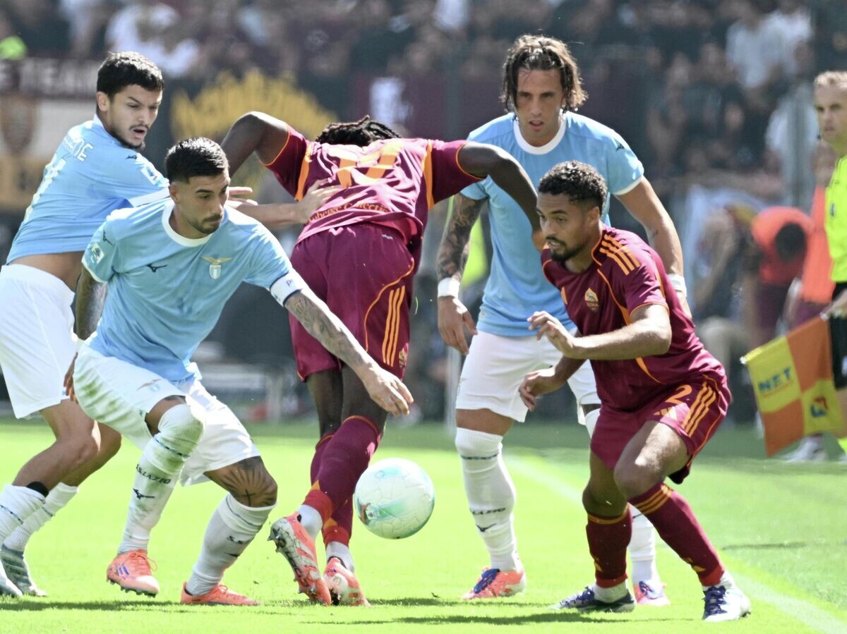    Эпизод матча "Ромы" против "Лацио"© Getty Images / Marco Rosi - SS Lazio