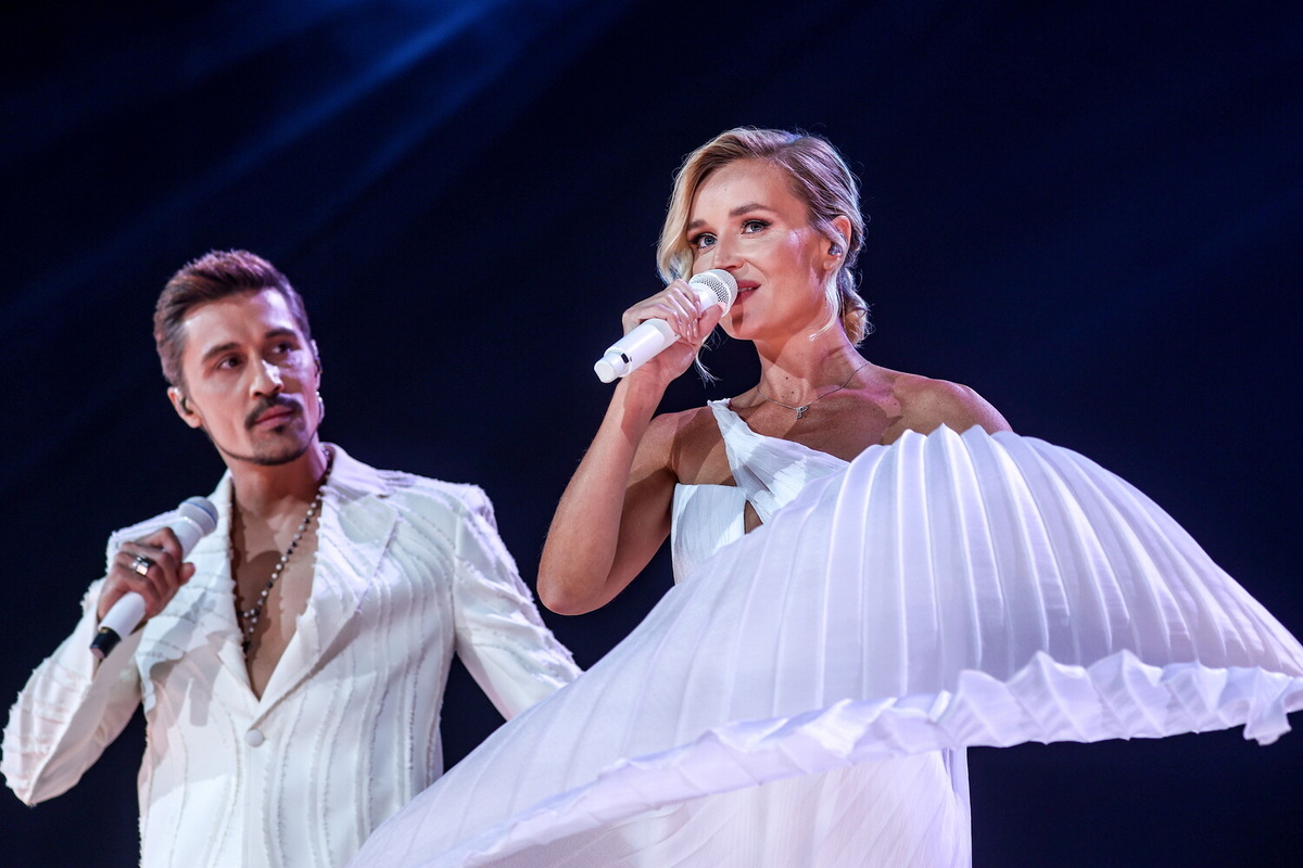 Певцы Дима Билан и Полина Гагарина во время международного музыкального конкурса «Интервидение-2025» в Москве Сергей Булкин/фотохост-агентство ТАСС для конкурса «Интервидение»