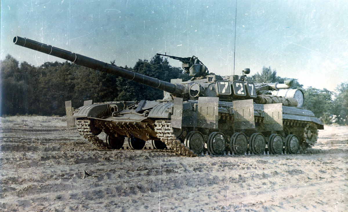 Танк Т-64Б (объект 447) обр. 1976 г. с прицелом 1Г21М. Фото из коллекции А. Тарасенко