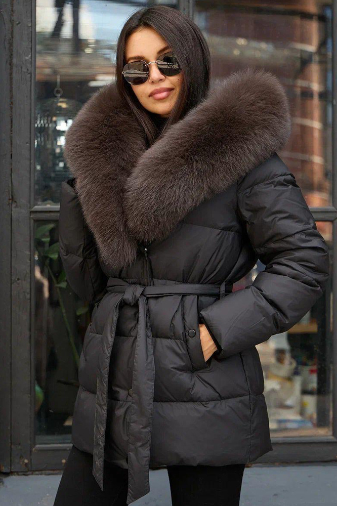 Как выбрать правильный пуховик от Mixdress?
При покупке пуховика обращайте внимание на несколько ключевых факторов:

Наполнитель. Лучший выбор – натуральный пух. Чем выше процент содержания пуха, тем теплее и легче будет куртка.
Материал. Верхняя ткань должна быть водонепроницаемой и ветрозащитной. Мембранные ткани обеспечивают дополнительную вентиляцию.
Размер и покрой. Важно подобрать подходящий размер, чтобы пуховик сидел свободно, но не мешал движениям.
Цвет и дизайн. Выберите тот оттенок и фасон, который подчеркивает вашу индивидуальность и соответствует стилю.