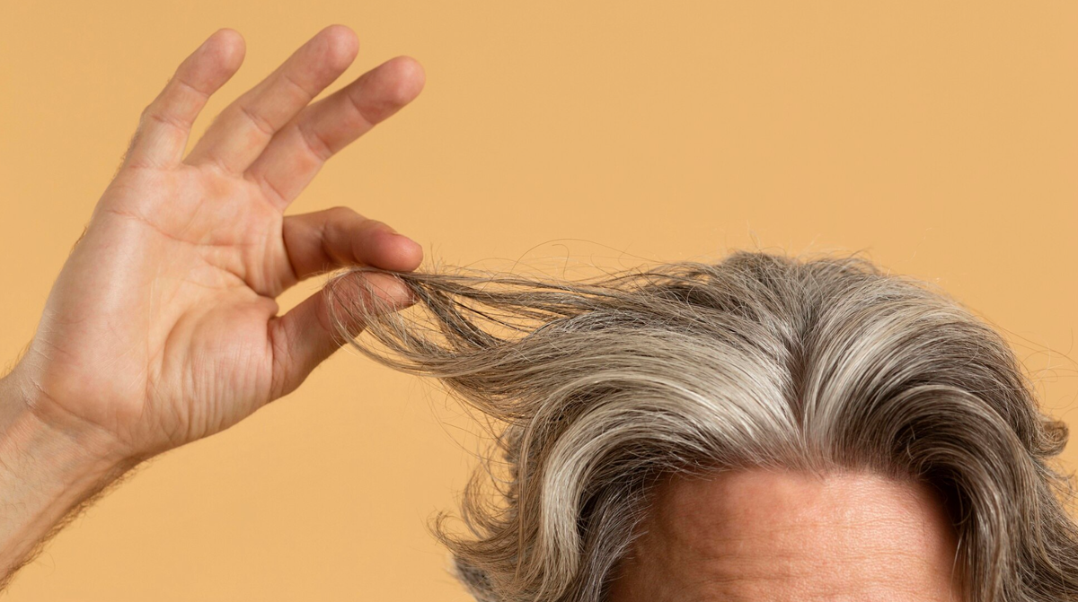    Прощай, седина: закрашиваю её за 5 минут пеной — выгляжу безупречно до следующих 4 недель