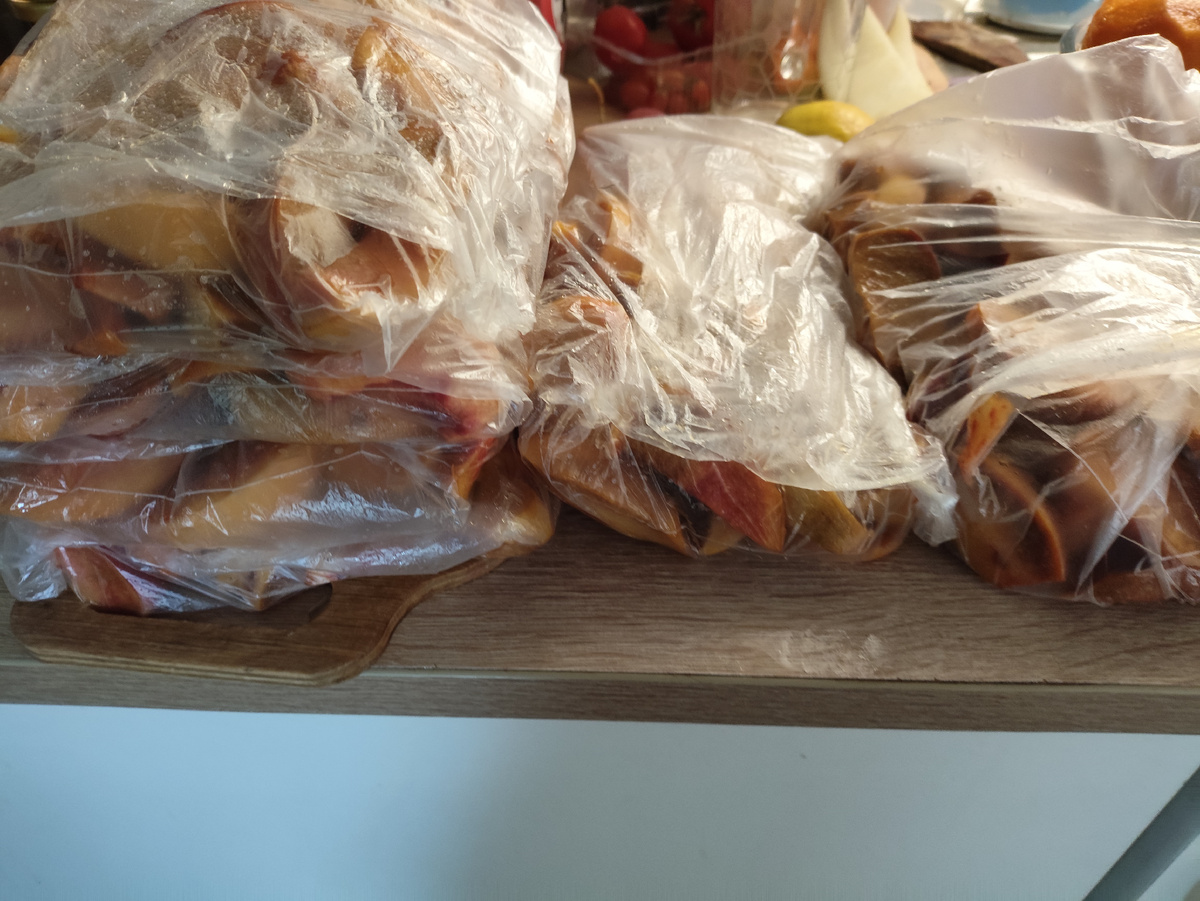 Еле распихала по морозилке