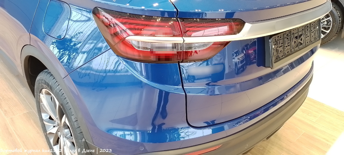 Вид задней части автомобиля. Автор фотографии kua1102