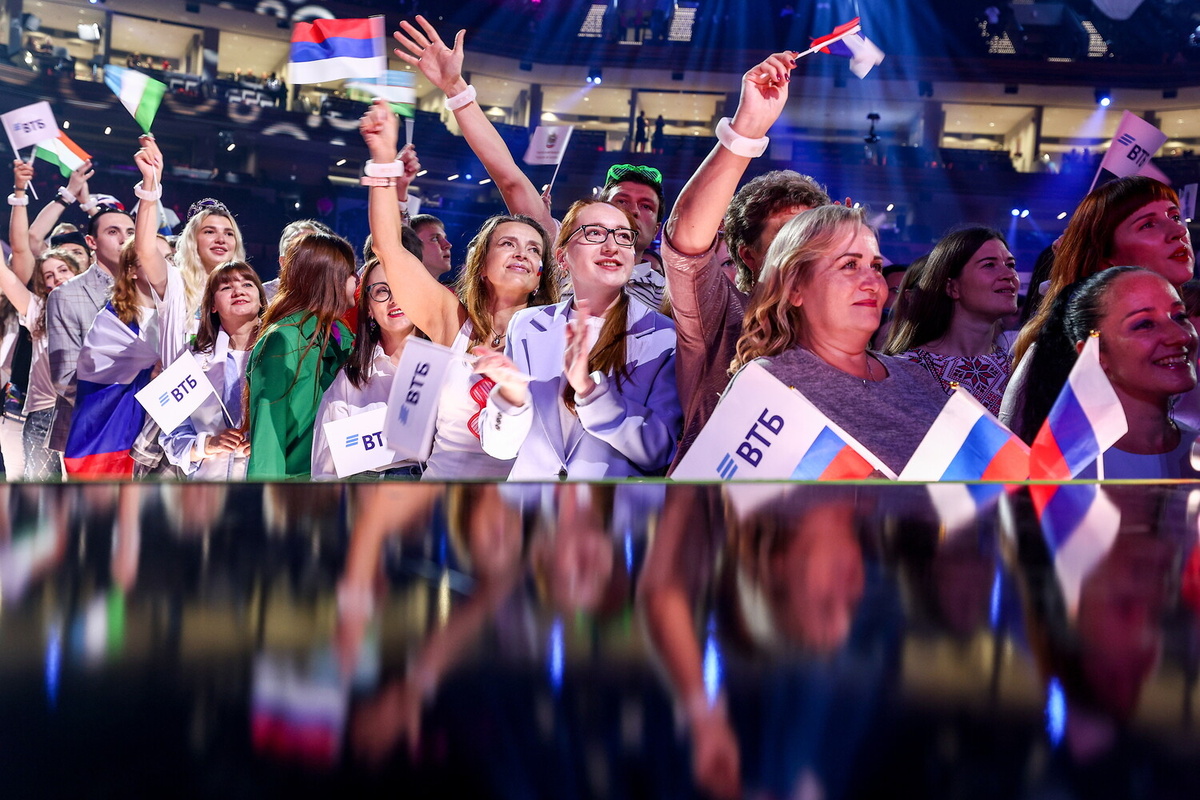 Зрители международного музыкального конкурса «Интервидение» в Москве    📷