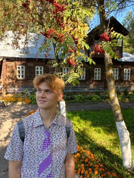 Максим Лобанов. Рубашка и галстук сшиты его собственными руками