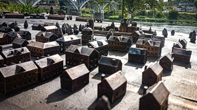 У монастыря в Тверской области установлена панорама Старицы начала XX века