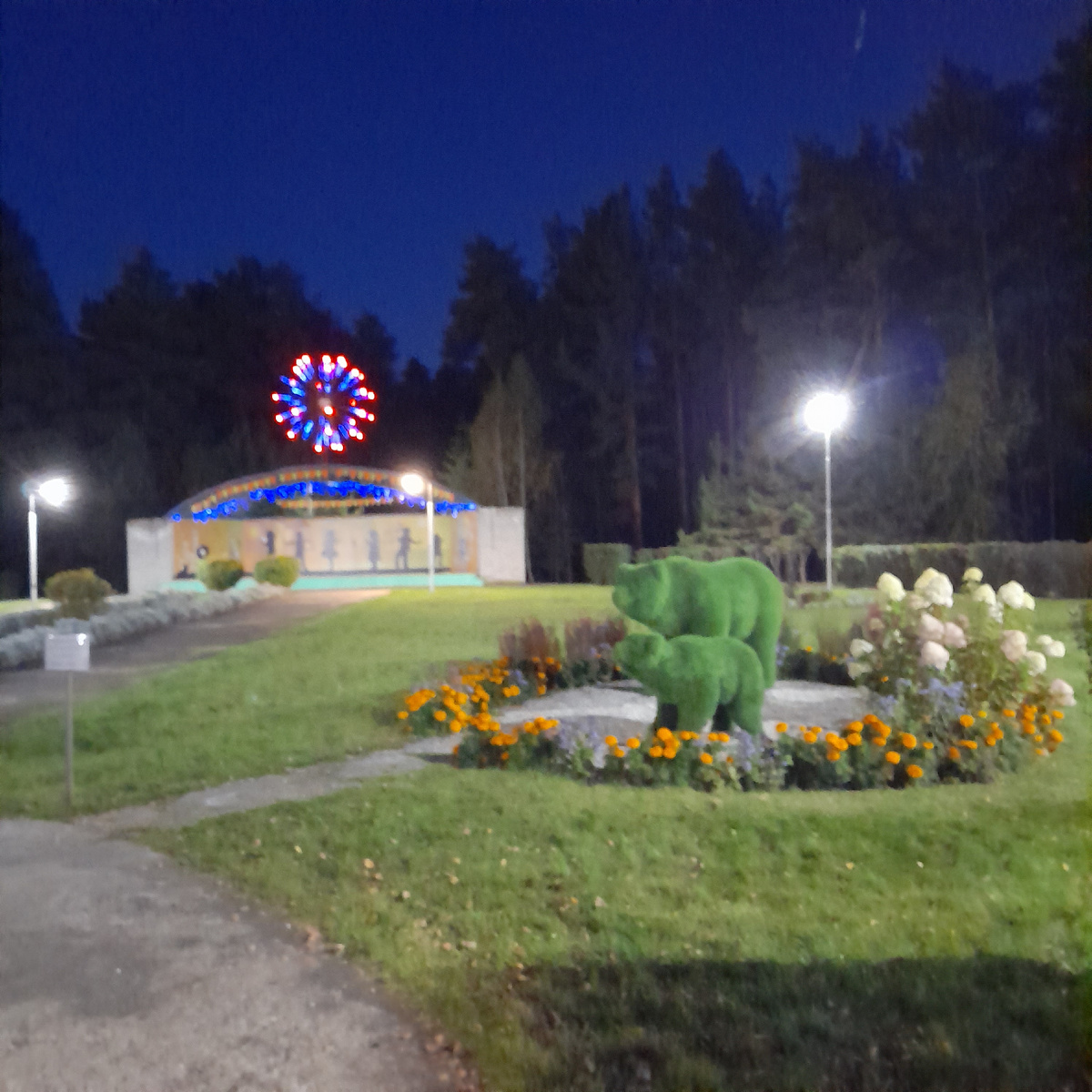 Фото автора.  Вечером на территории