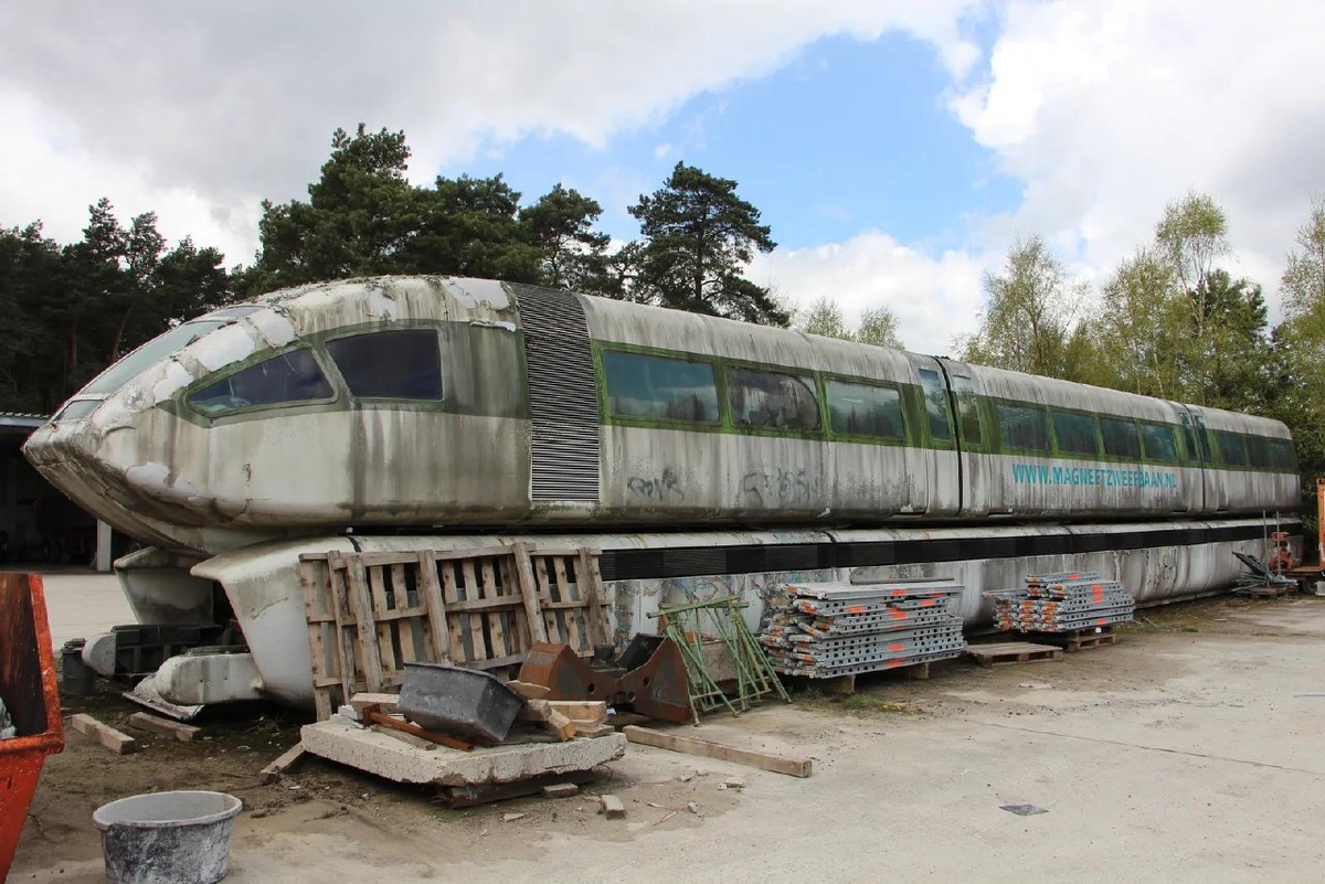 Состав маглев-поезда Transrapid на консервации в Эмсланде. Источник: Claus Hecking
