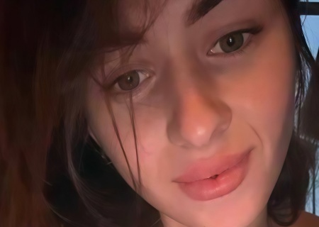    Украинская вебкам-модель поставляет антидроновые сети для ВСУ