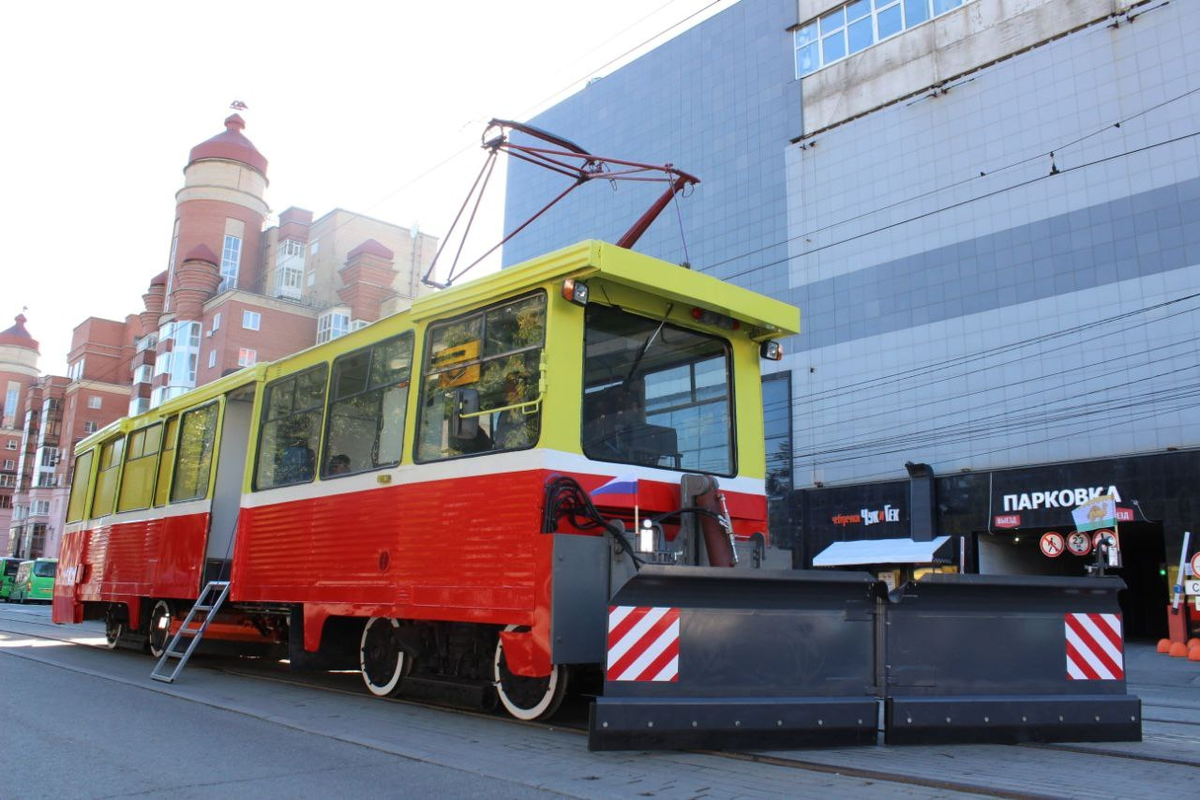 Модернизированный в снегоочиститель трамвай КТМ 71-605. Источник: ЧелябГЭТ