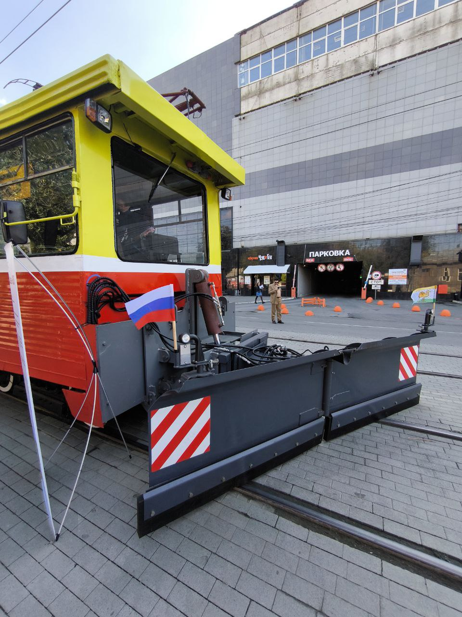 Модернизированный в снегоочиститель трамвай КТМ 71-605. Источник: Транспорт Челябинской агломерации/Telegram