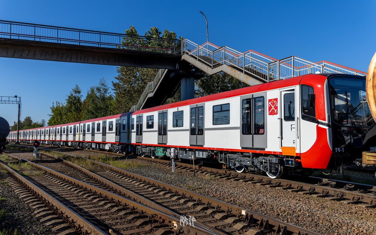 Поезд «Балтиец», выпущенный ОЭВРЗ для Санкт-Петербурга. Источник: Kr1p/TransPhoto