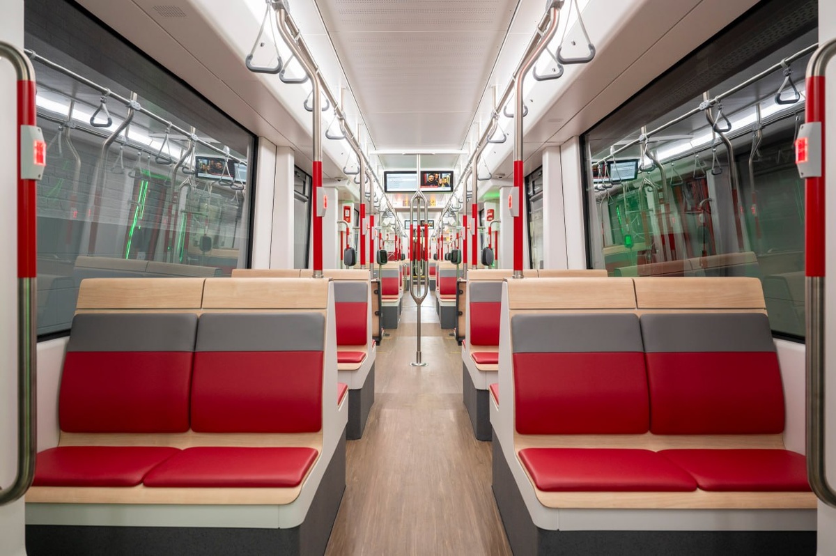  В салоне трамвая TINA производства Stadler для Гааги. Источник: Stadler