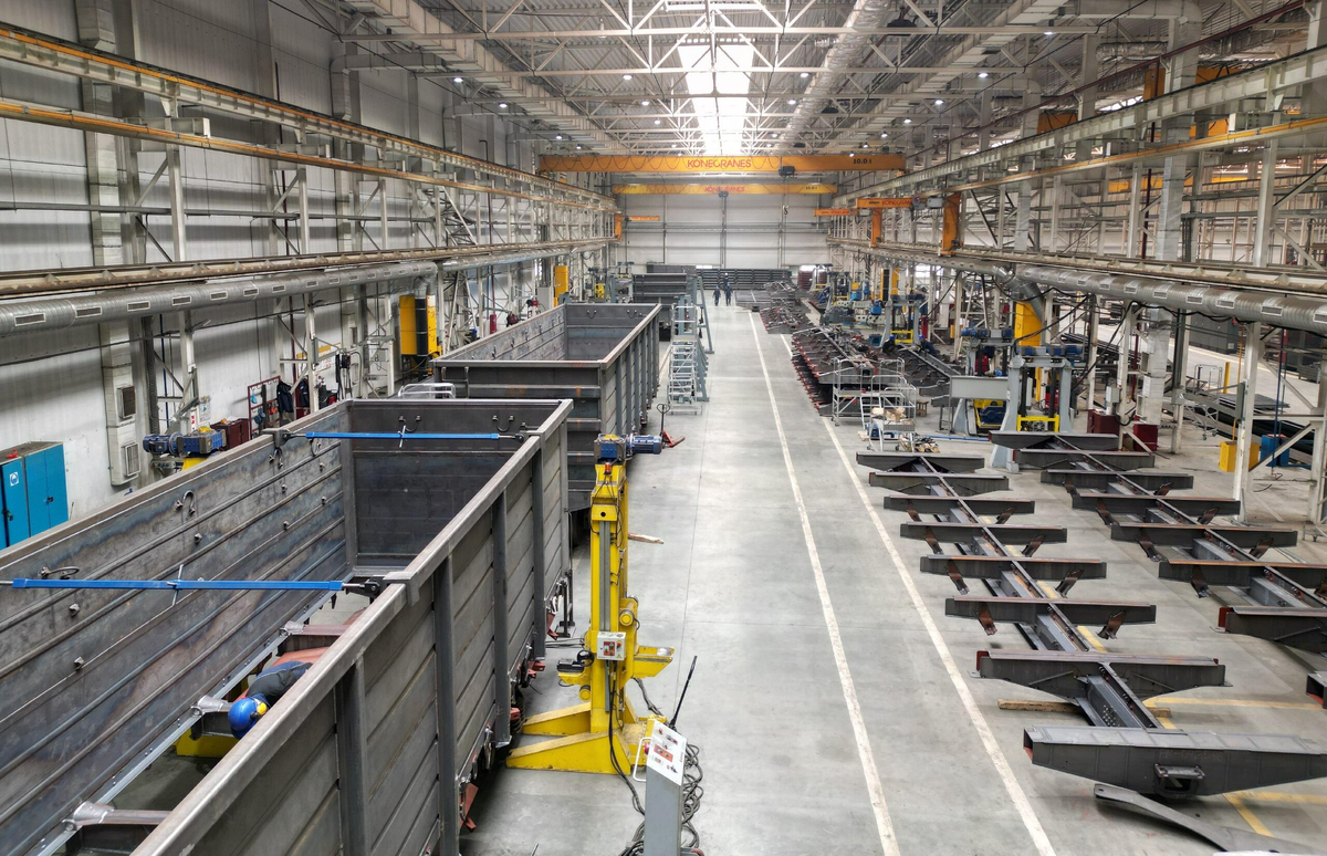 Производство полувагонов на Атырауском вагоностроительном заводе. Источник: TEXOL